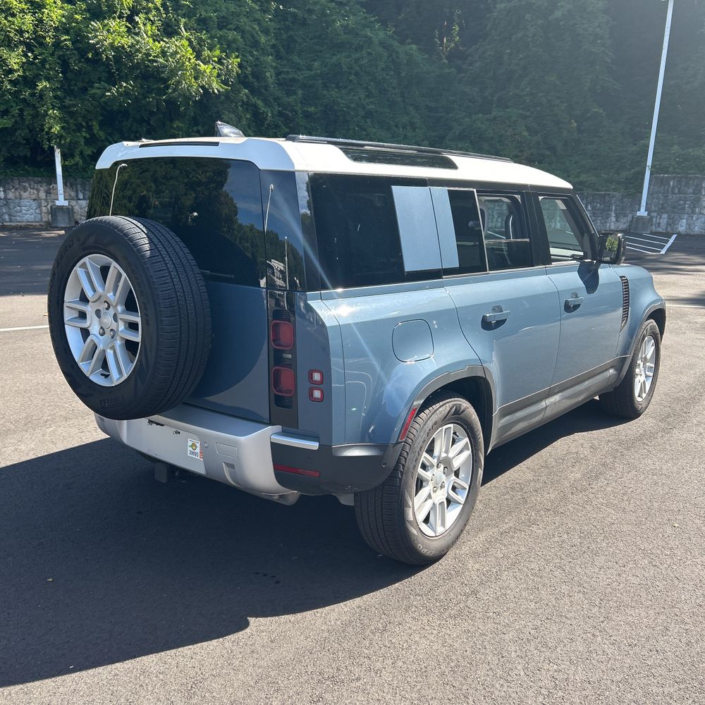 2025 Land Rover Defender 110 S P400