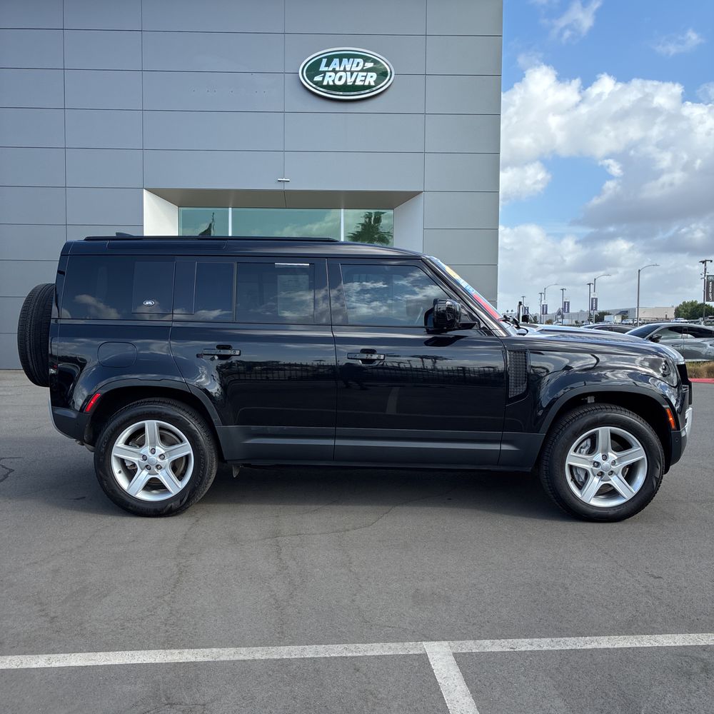 2023 Land Rover Defender 110 SE