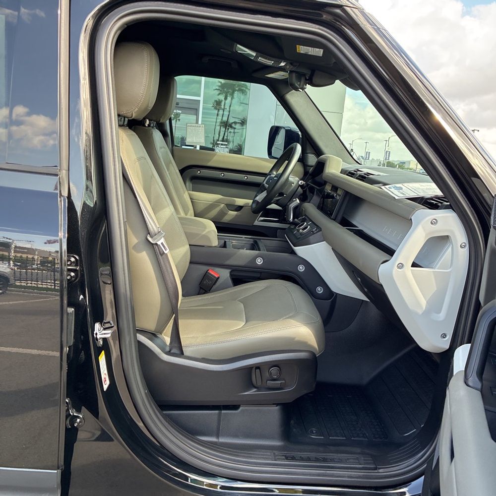 2023 Land Rover Defender 110 SE