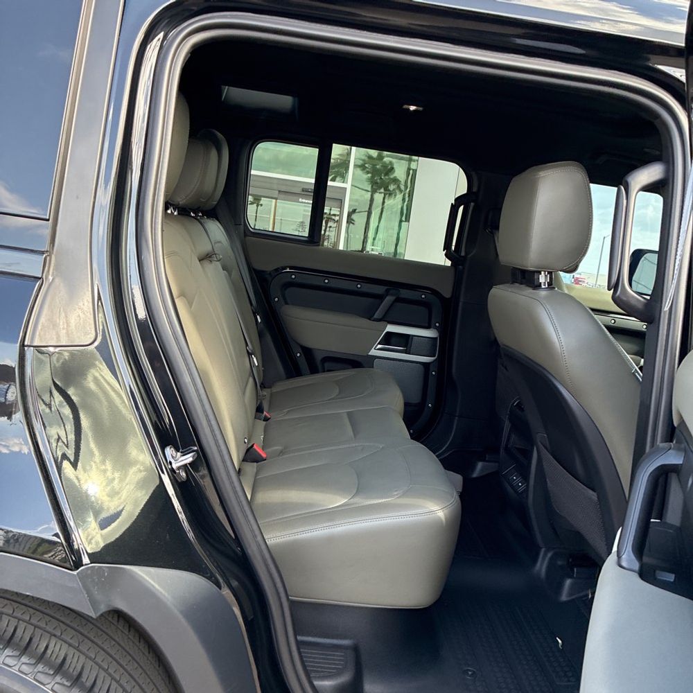 2023 Land Rover Defender 110 SE