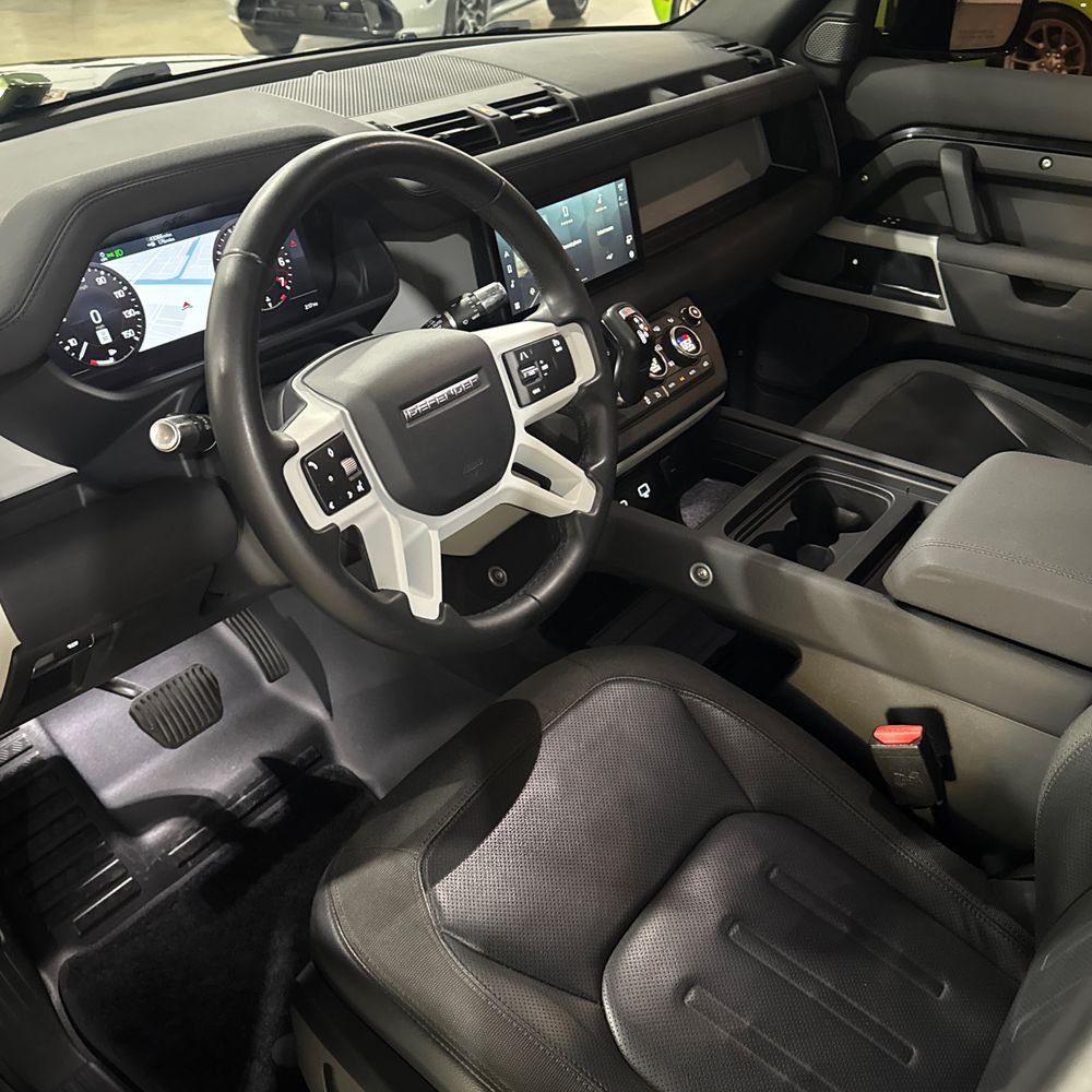 2020 Land Rover Defender 110 SE