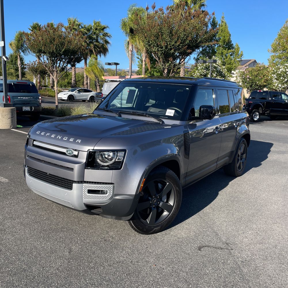 2023 Land Rover Defender 110 SE