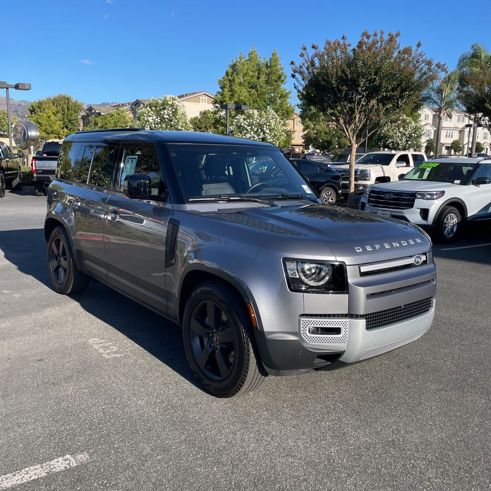 2023 Land Rover Defender 110 SE