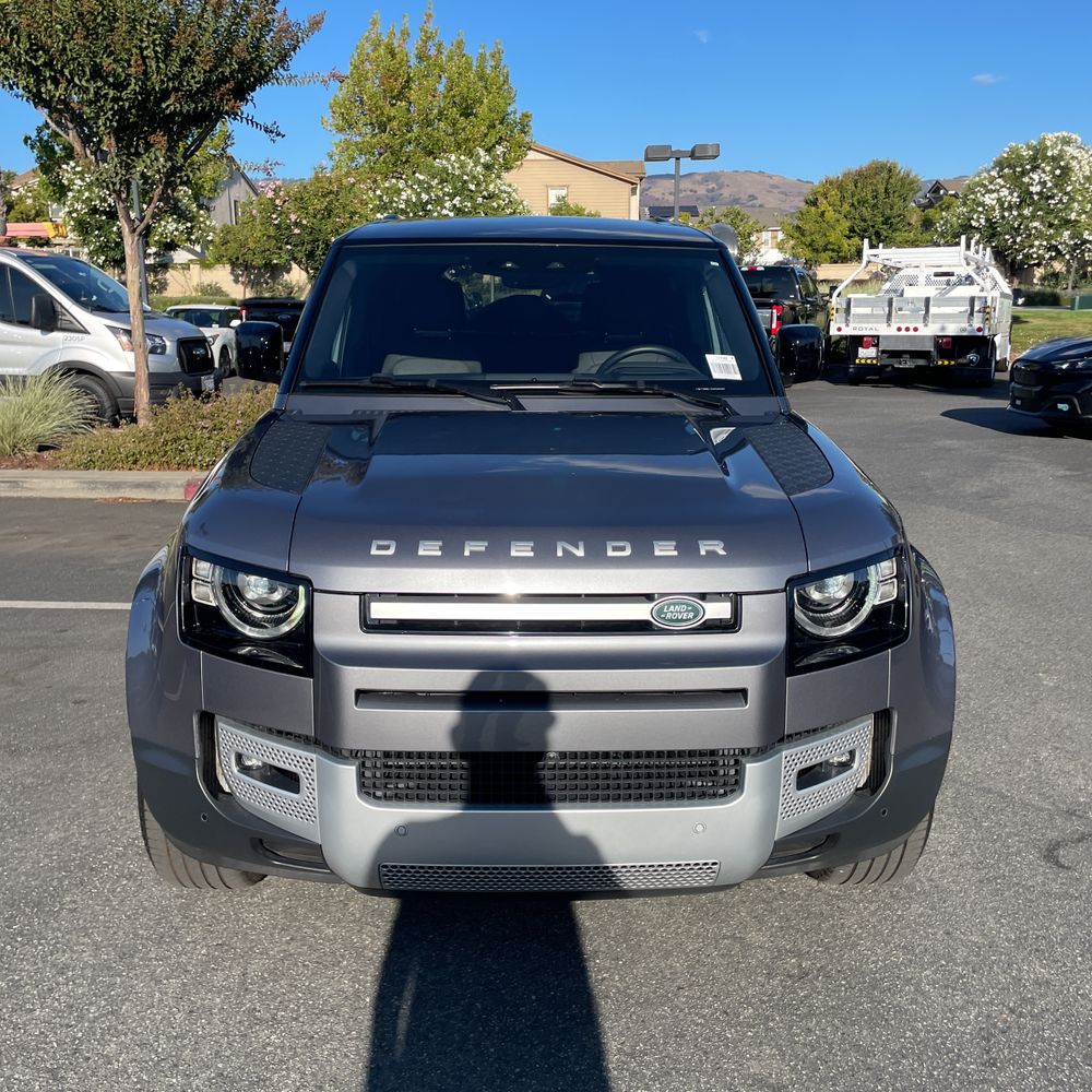 2023 Land Rover Defender 110 SE