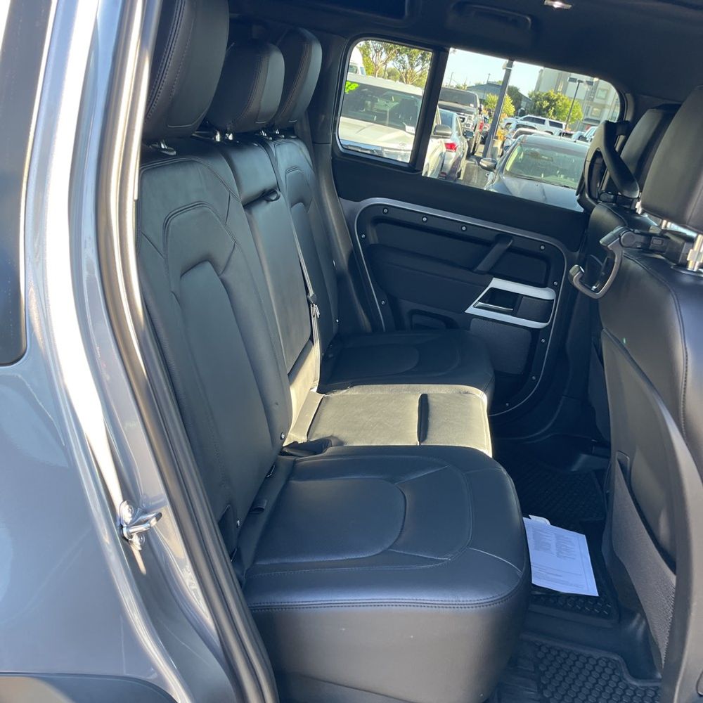 2023 Land Rover Defender 110 SE