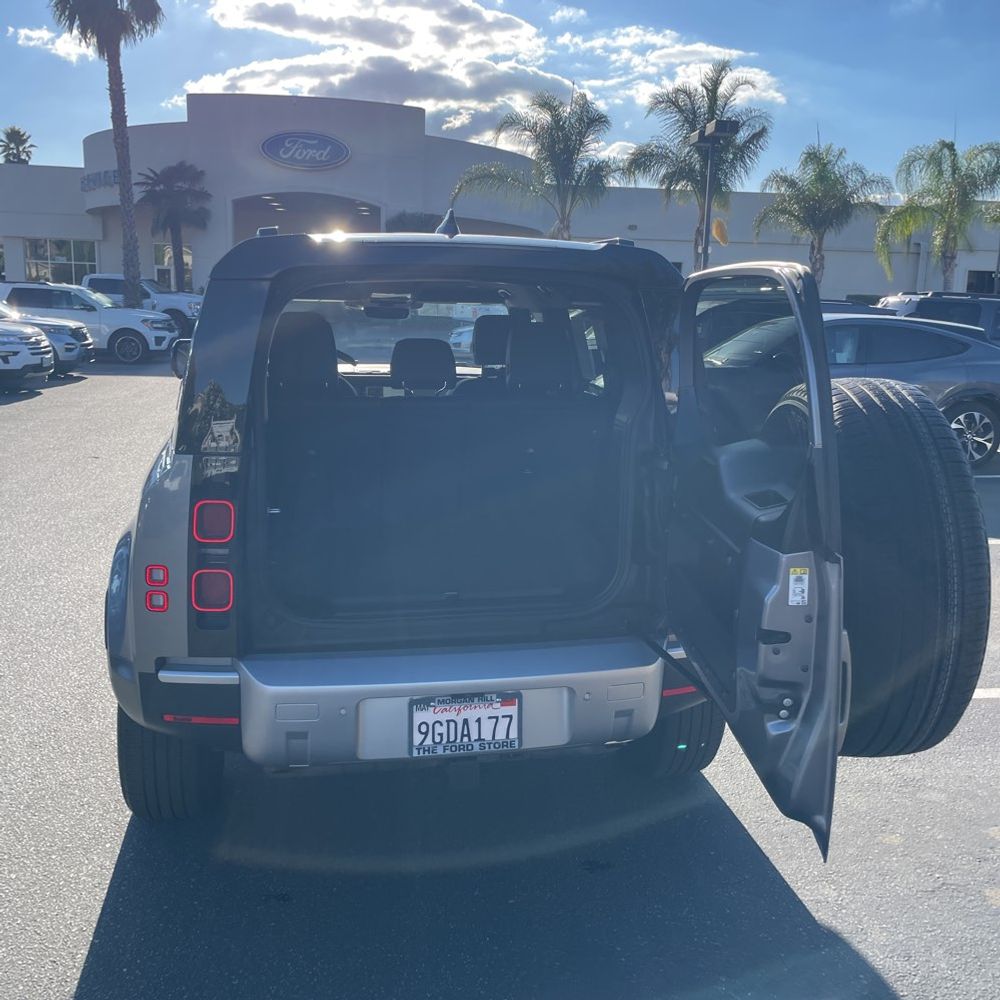 2023 Land Rover Defender 110 SE