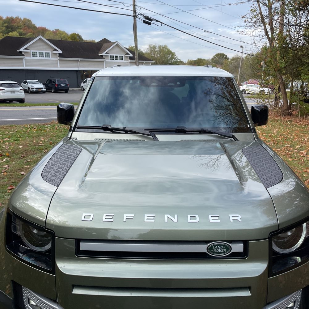 2023 Land Rover Defender 110 SE