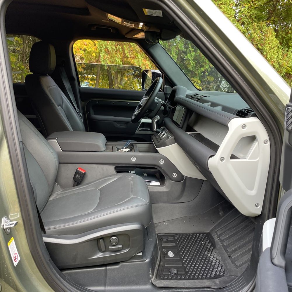 2023 Land Rover Defender 110 SE