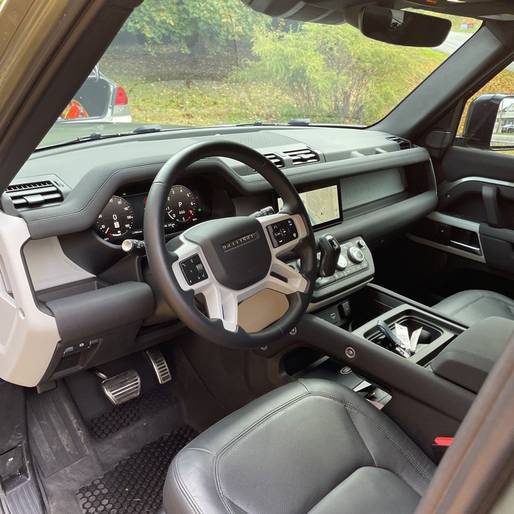 2023 Land Rover Defender 110 SE