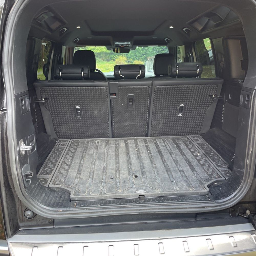 2023 Land Rover Defender 110 SE