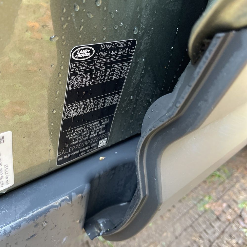 2023 Land Rover Defender 110 SE