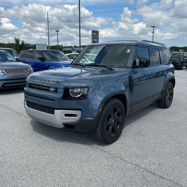 2023 Land Rover Defender 110 SE