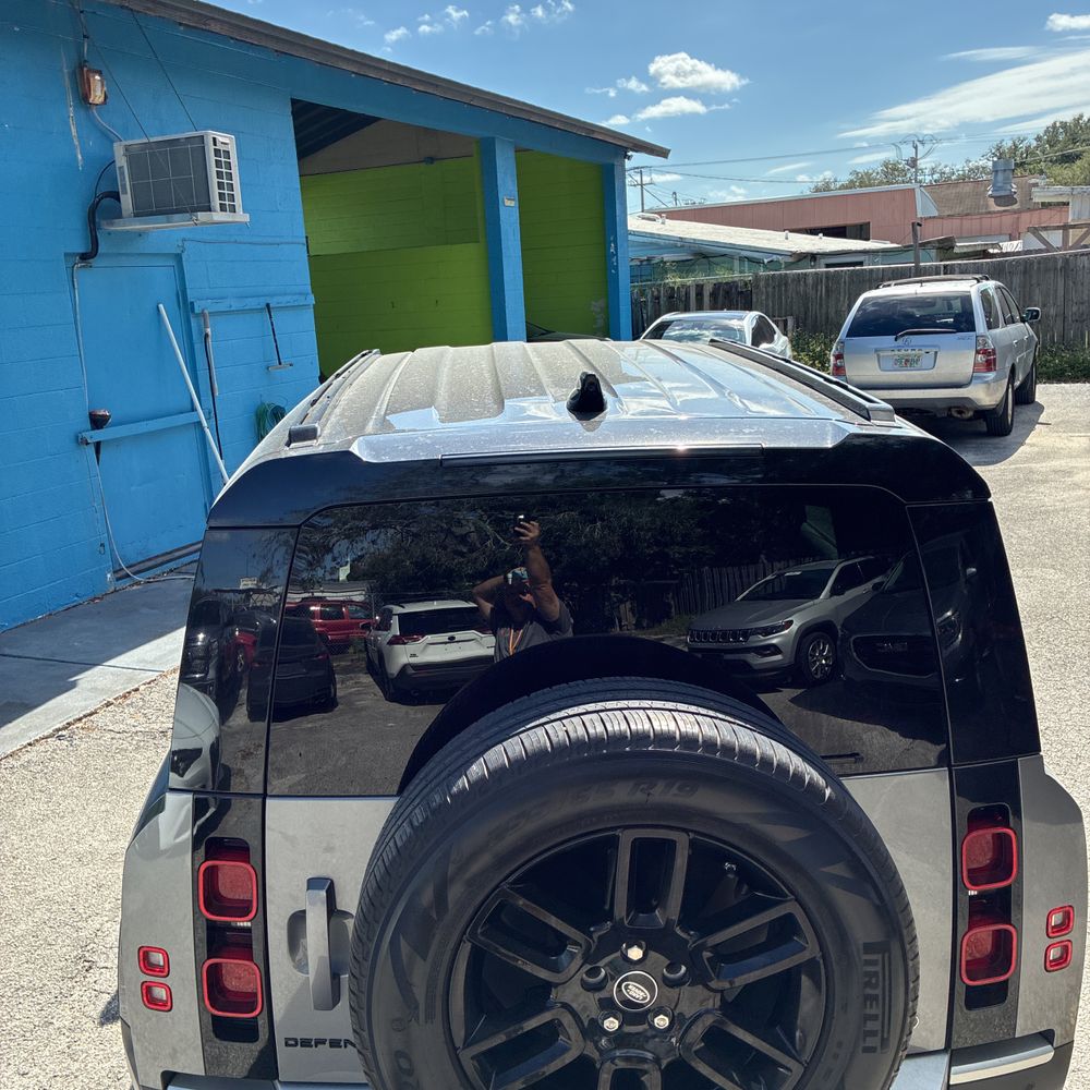 2021 Land Rover Defender 110 SE