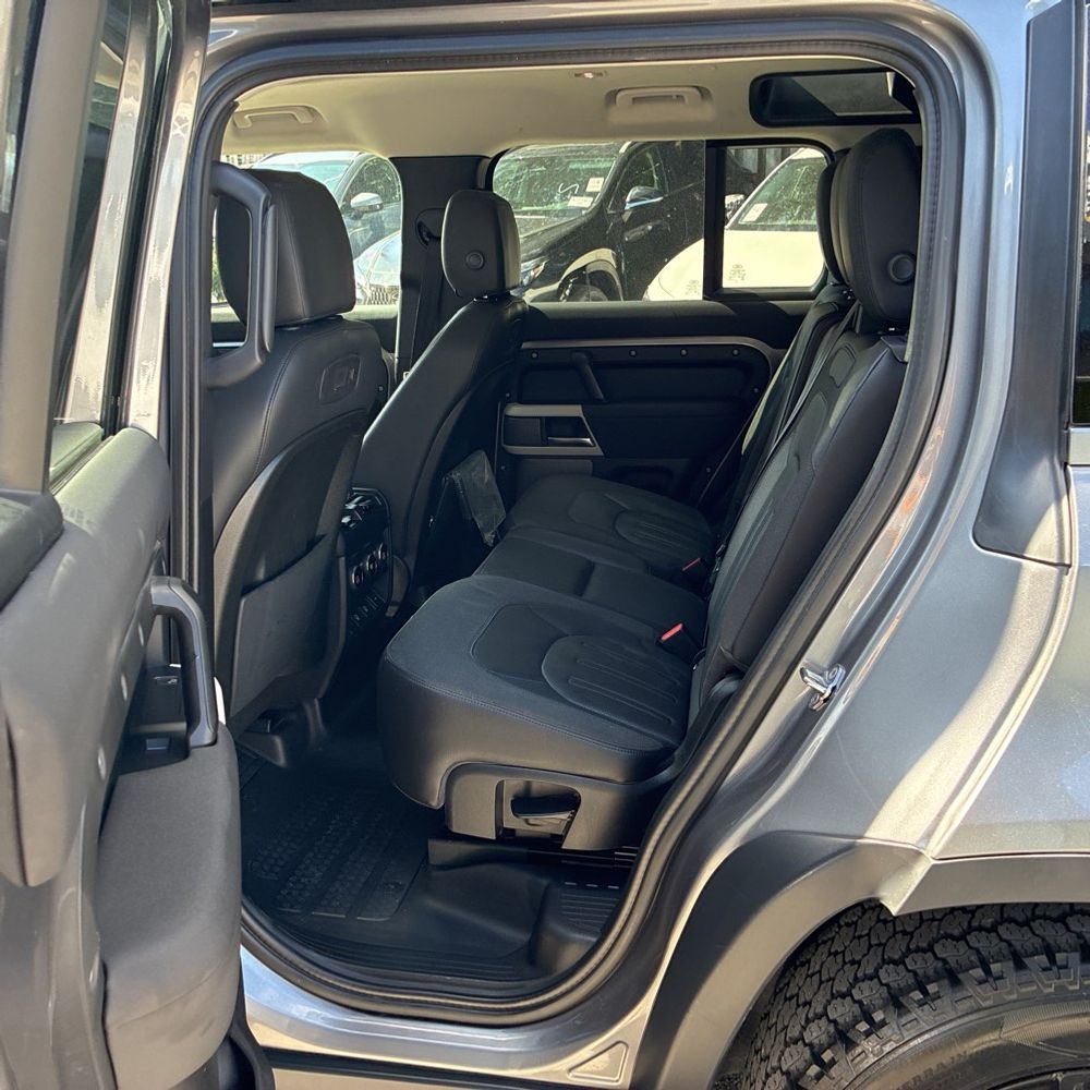 2021 Land Rover Defender 110 SE