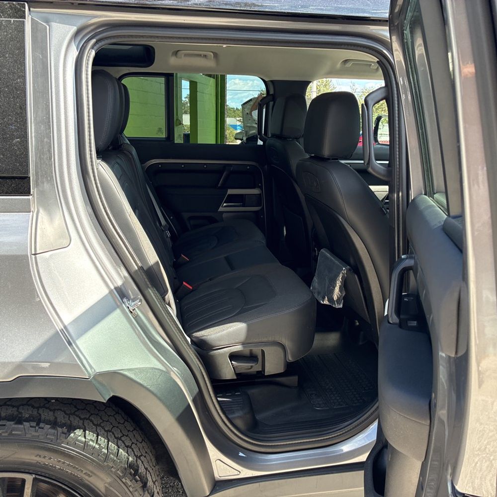 2021 Land Rover Defender 110 SE