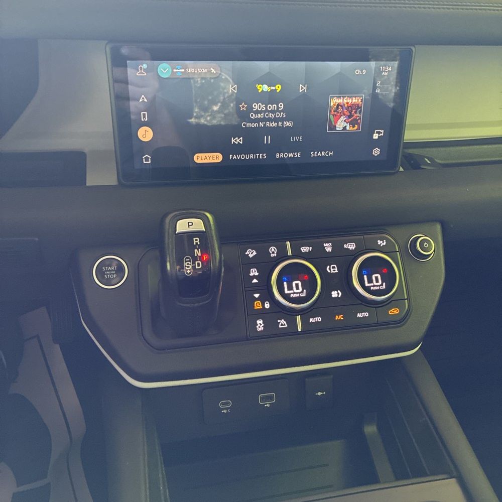 2021 Land Rover Defender 110 SE
