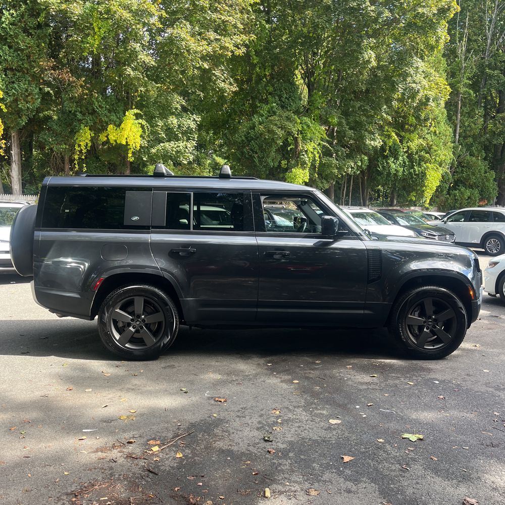 2023 Land Rover Defender 130 SE
