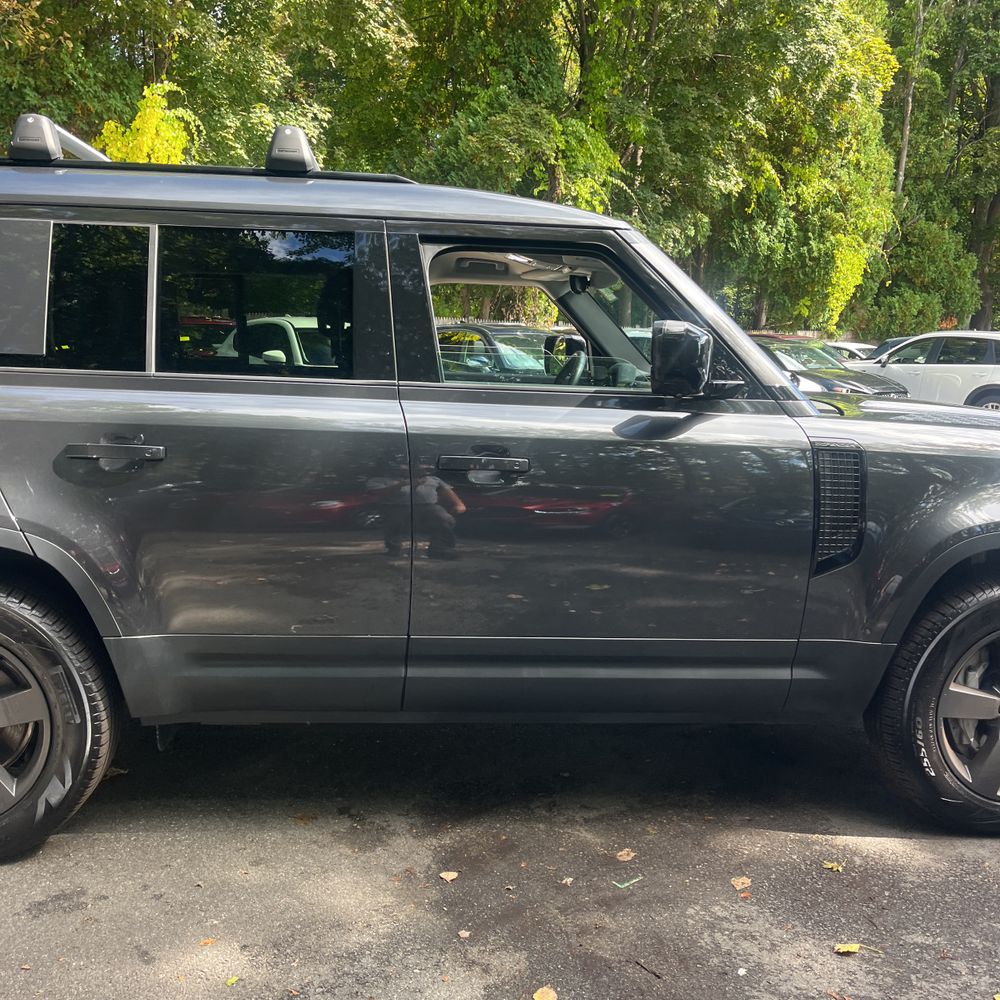 2023 Land Rover Defender 130 SE