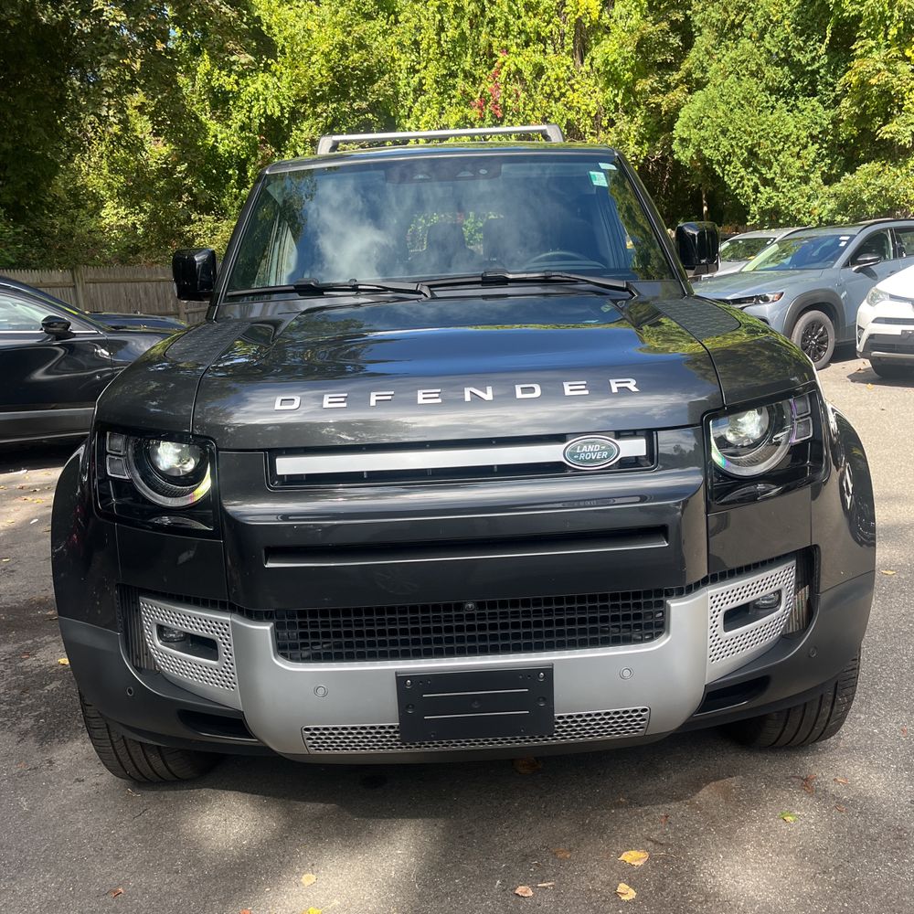 2023 Land Rover Defender 130 SE