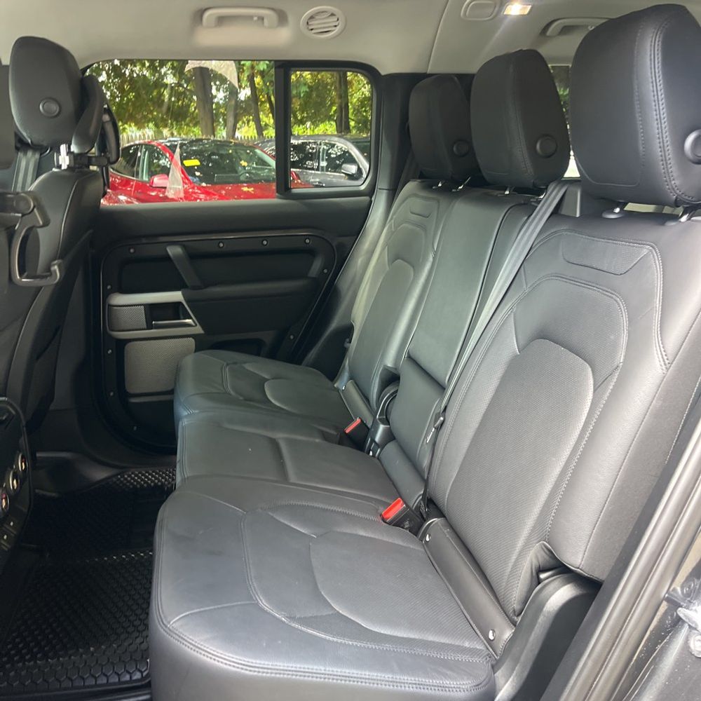 2023 Land Rover Defender 130 SE