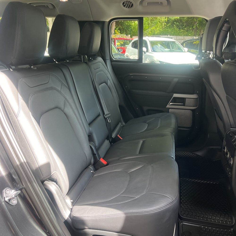 2023 Land Rover Defender 130 SE