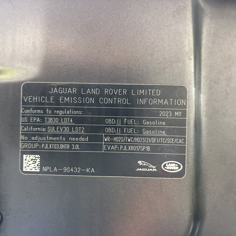2023 Land Rover Defender 130 SE