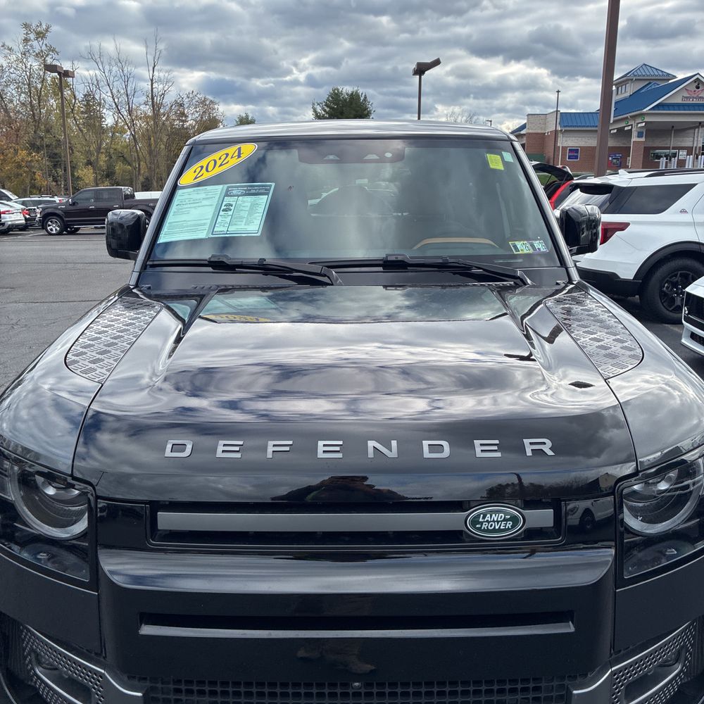 2024 Land Rover Defender 110 Carp Ed V8 P525