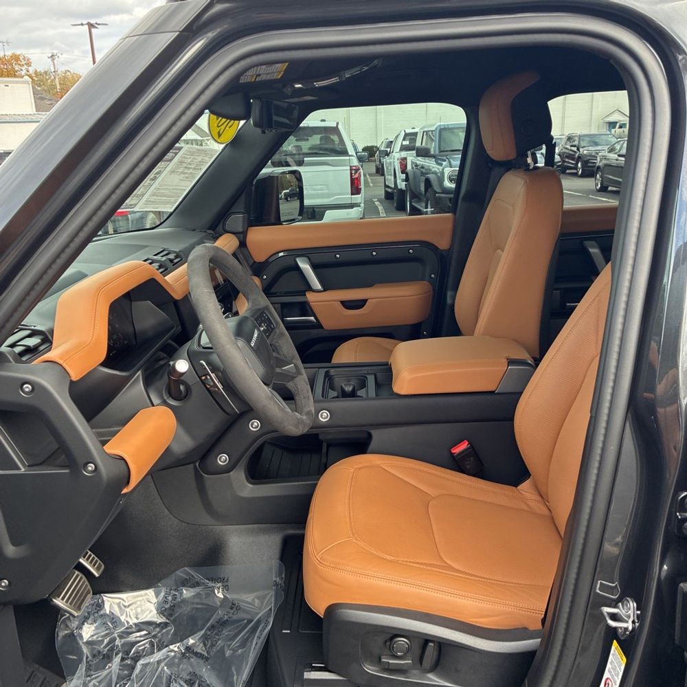 2024 Land Rover Defender 110 Carp Ed V8 P525