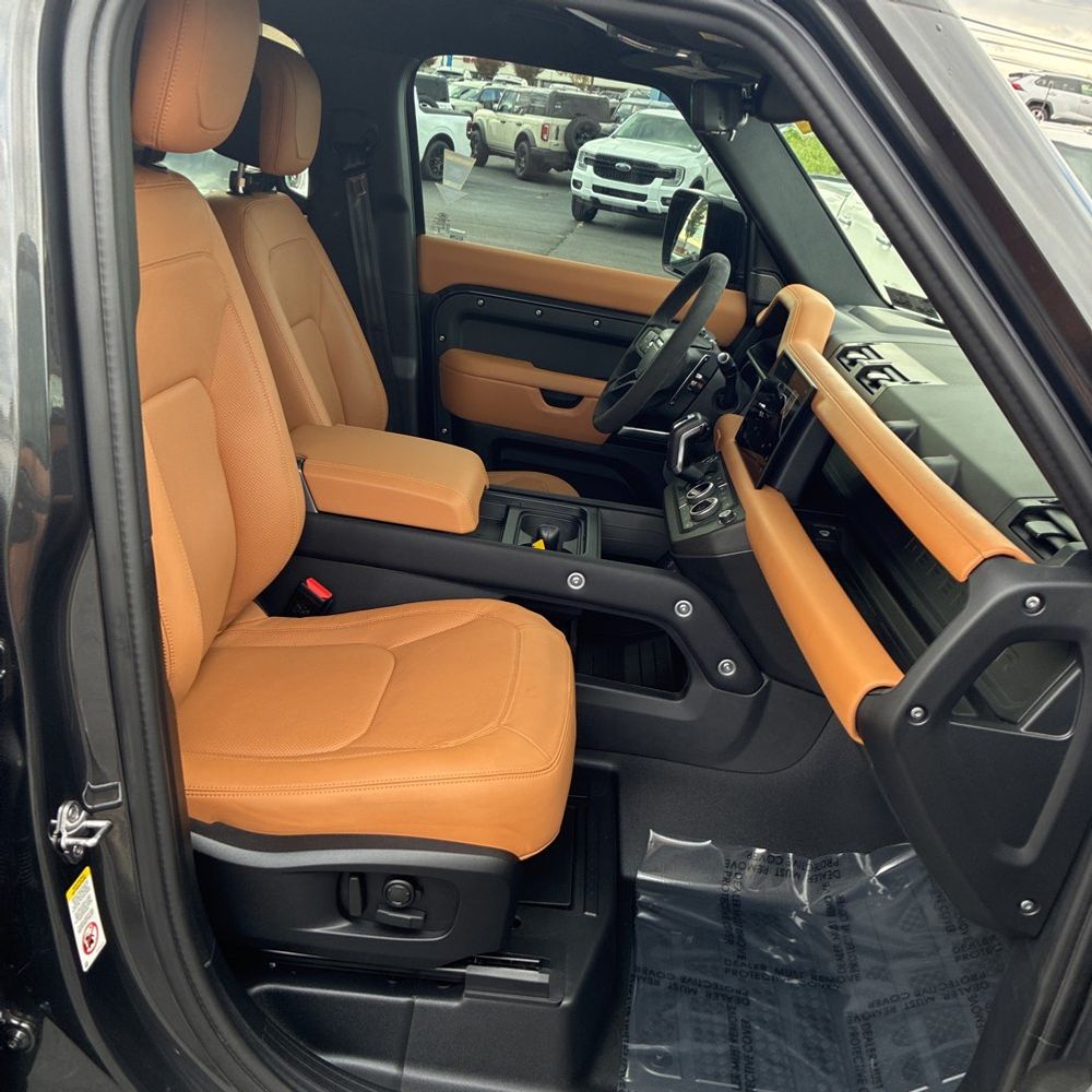 2024 Land Rover Defender 110 Carp Ed V8 P525