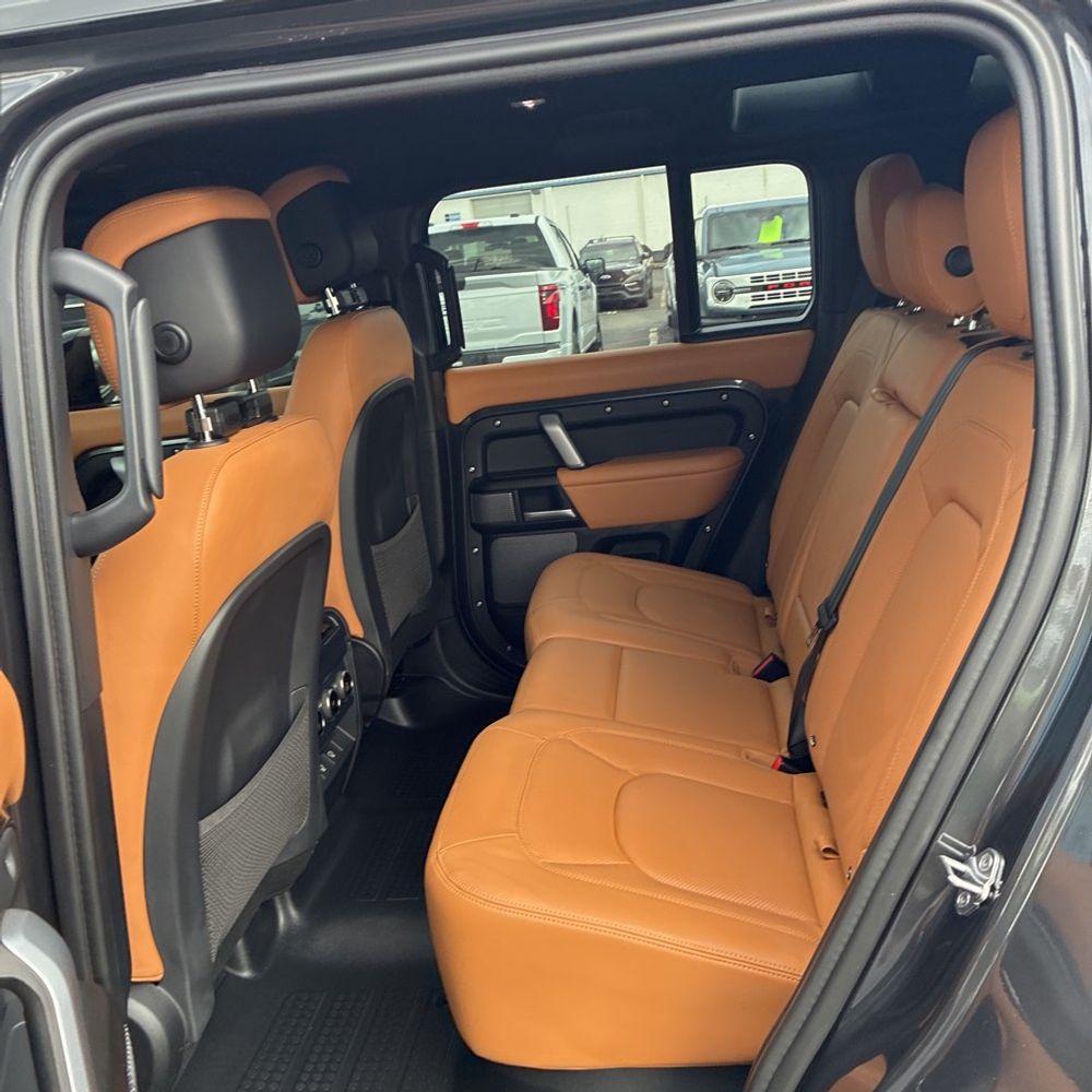 2024 Land Rover Defender 110 Carp Ed V8 P525