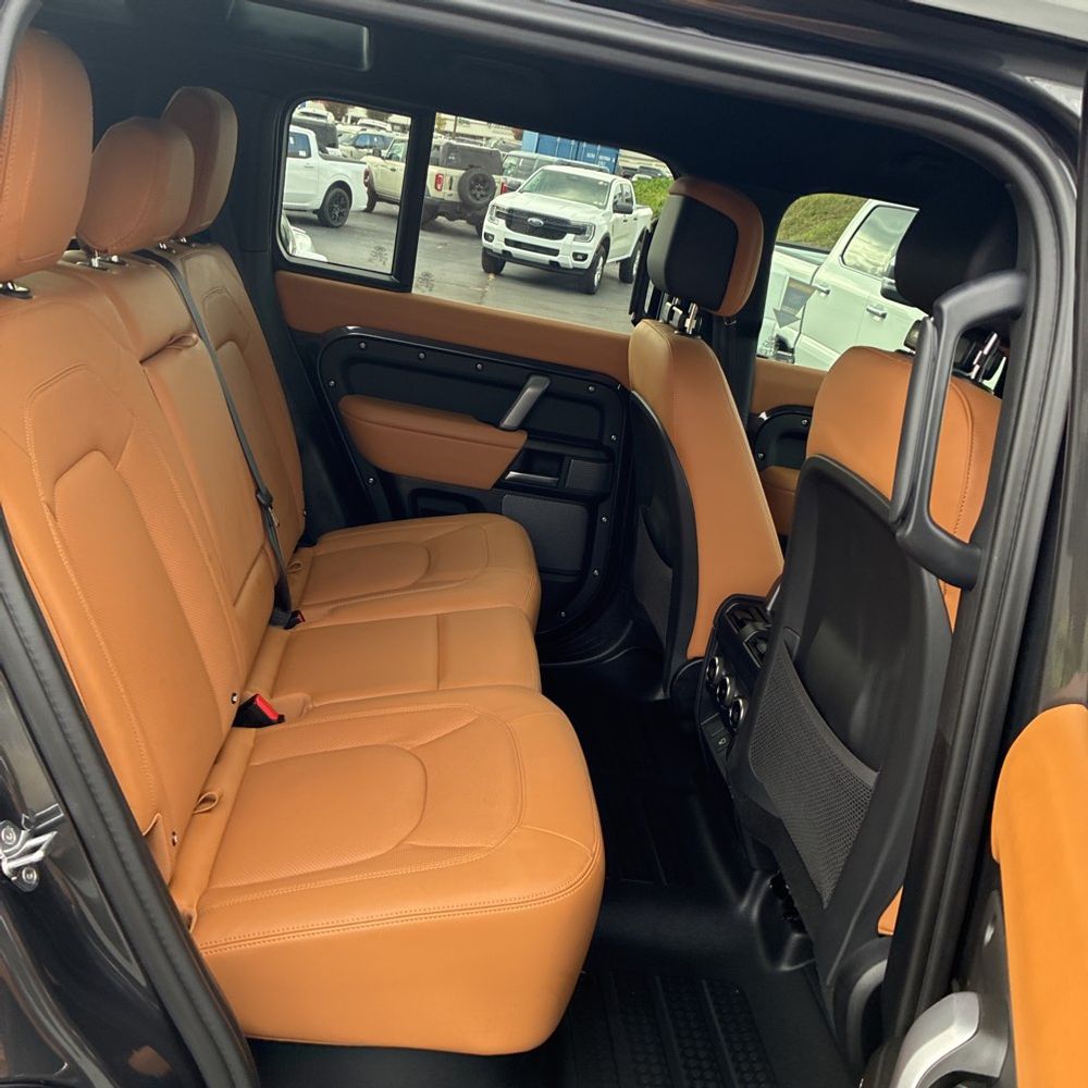 2024 Land Rover Defender 110 Carp Ed V8 P525