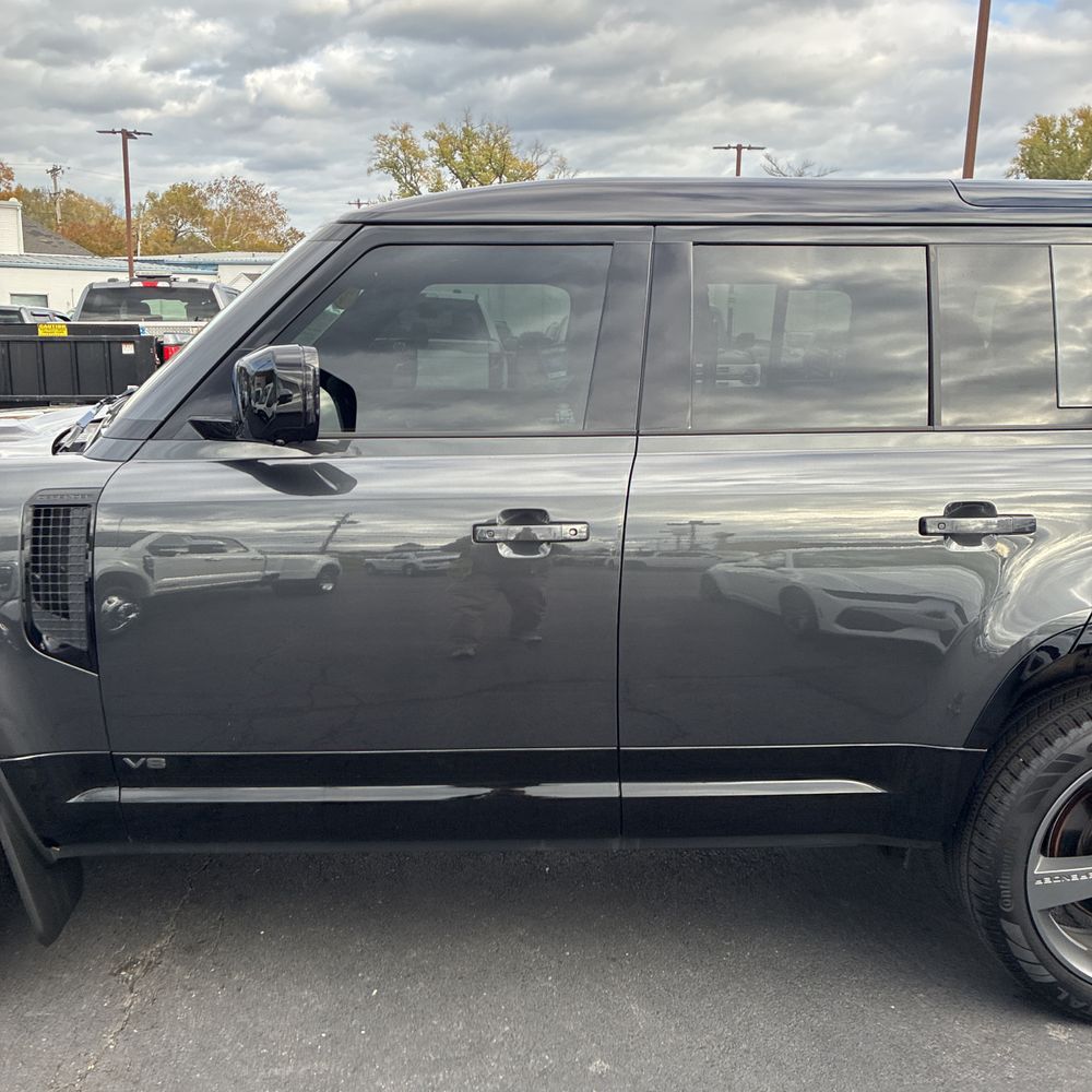 2024 Land Rover Defender 110 Carp Ed V8 P525