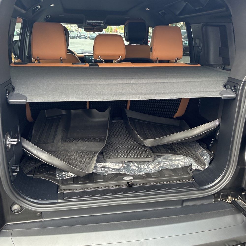 2024 Land Rover Defender 110 Carp Ed V8 P525