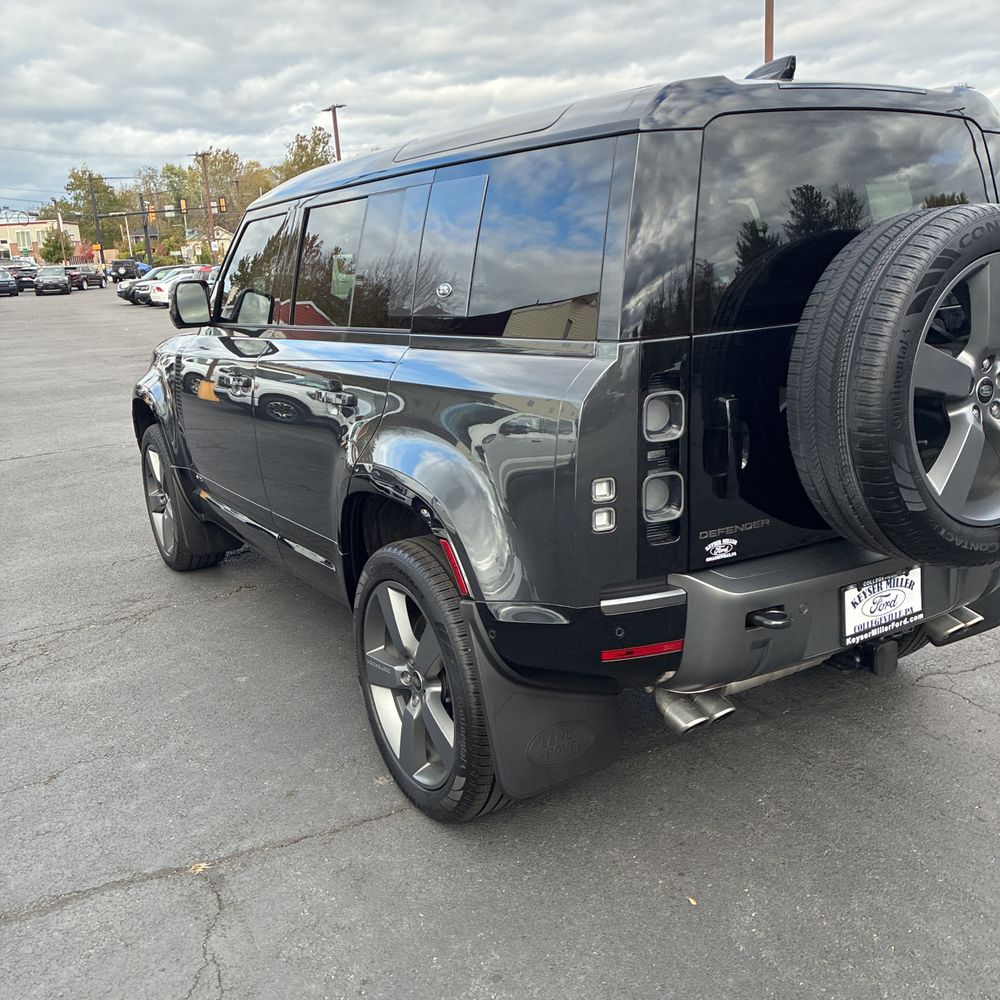 2024 Land Rover Defender 110 Carp Ed V8 P525