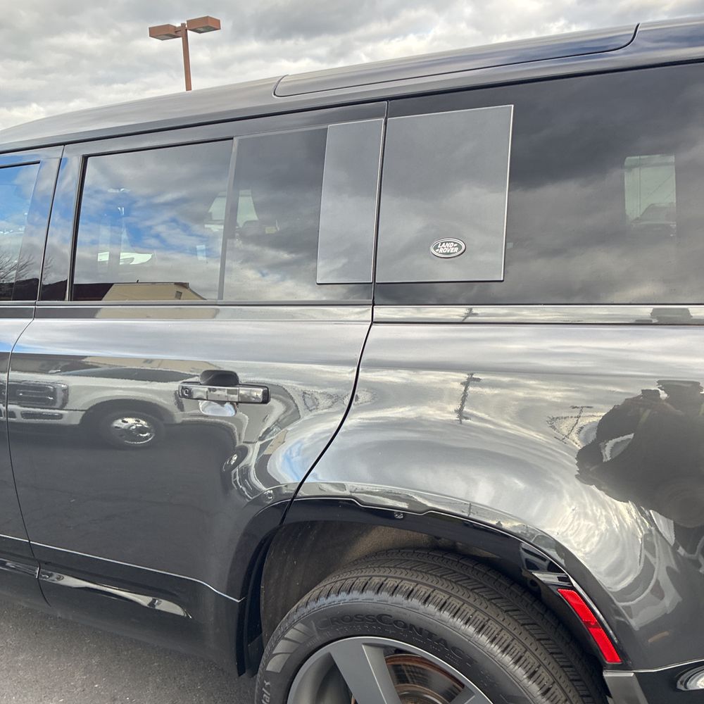 2024 Land Rover Defender 110 Carp Ed V8 P525