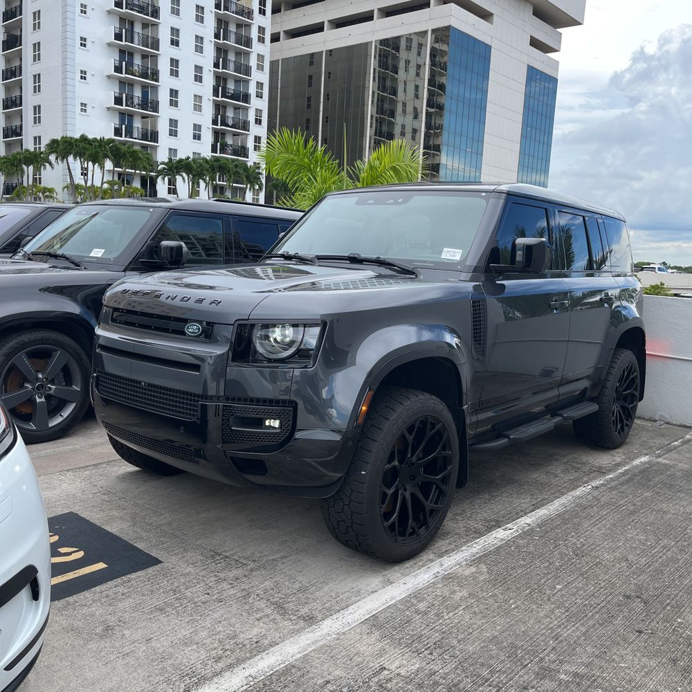 2025 Land Rover Defender 110 V8 P525