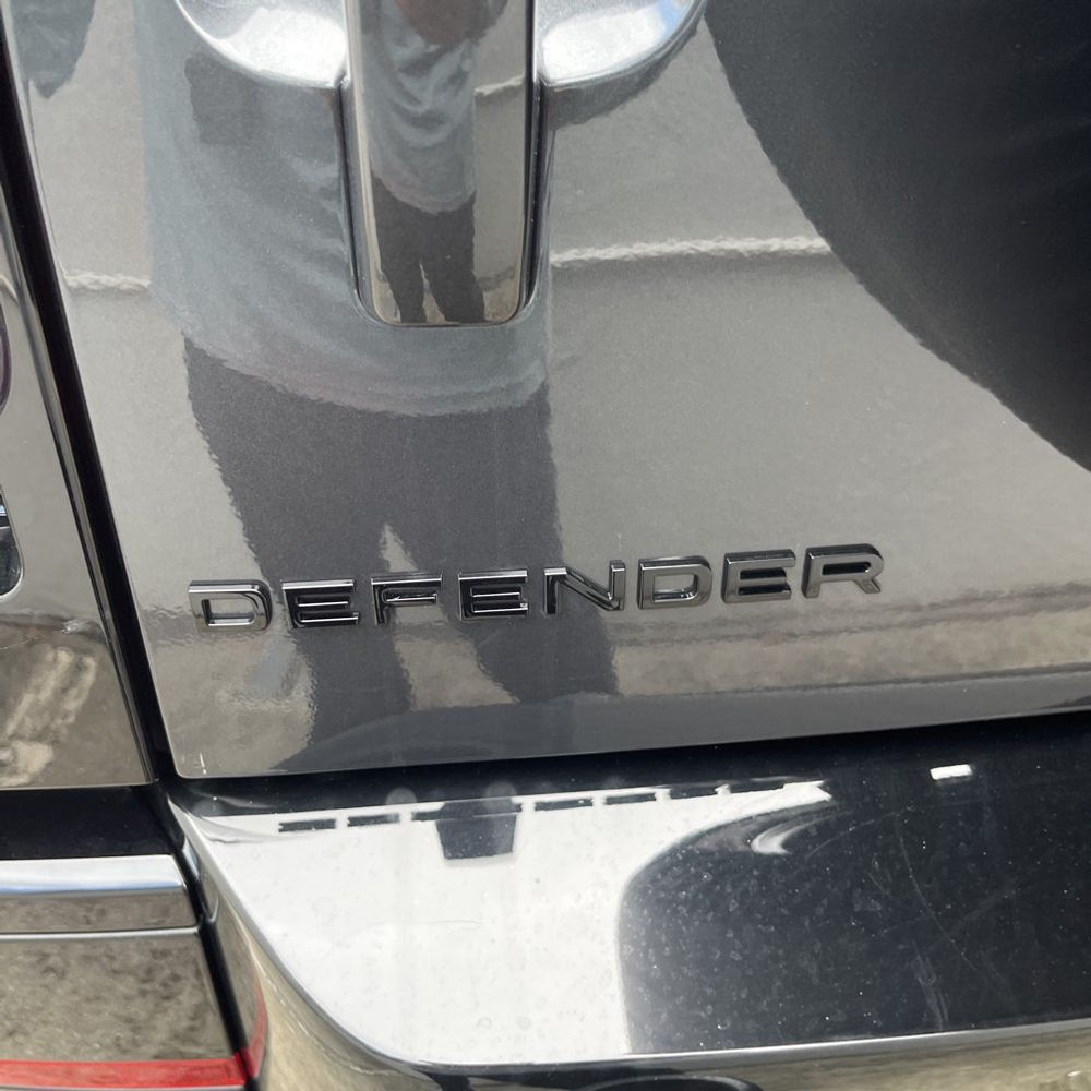 2025 Land Rover Defender 110 V8 P525