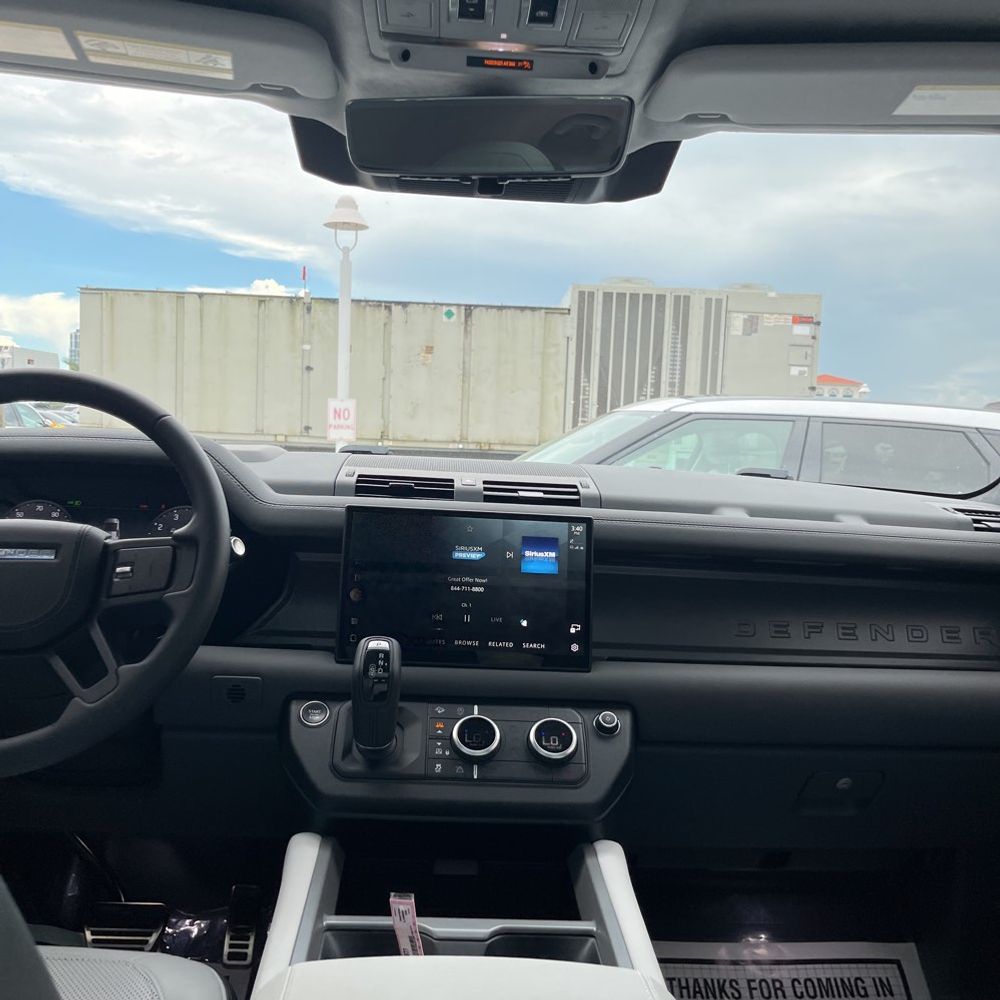 2025 Land Rover Defender 110 V8 P525