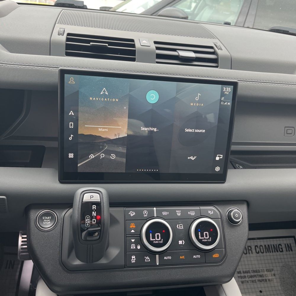 2025 Land Rover Defender 110 V8 P525