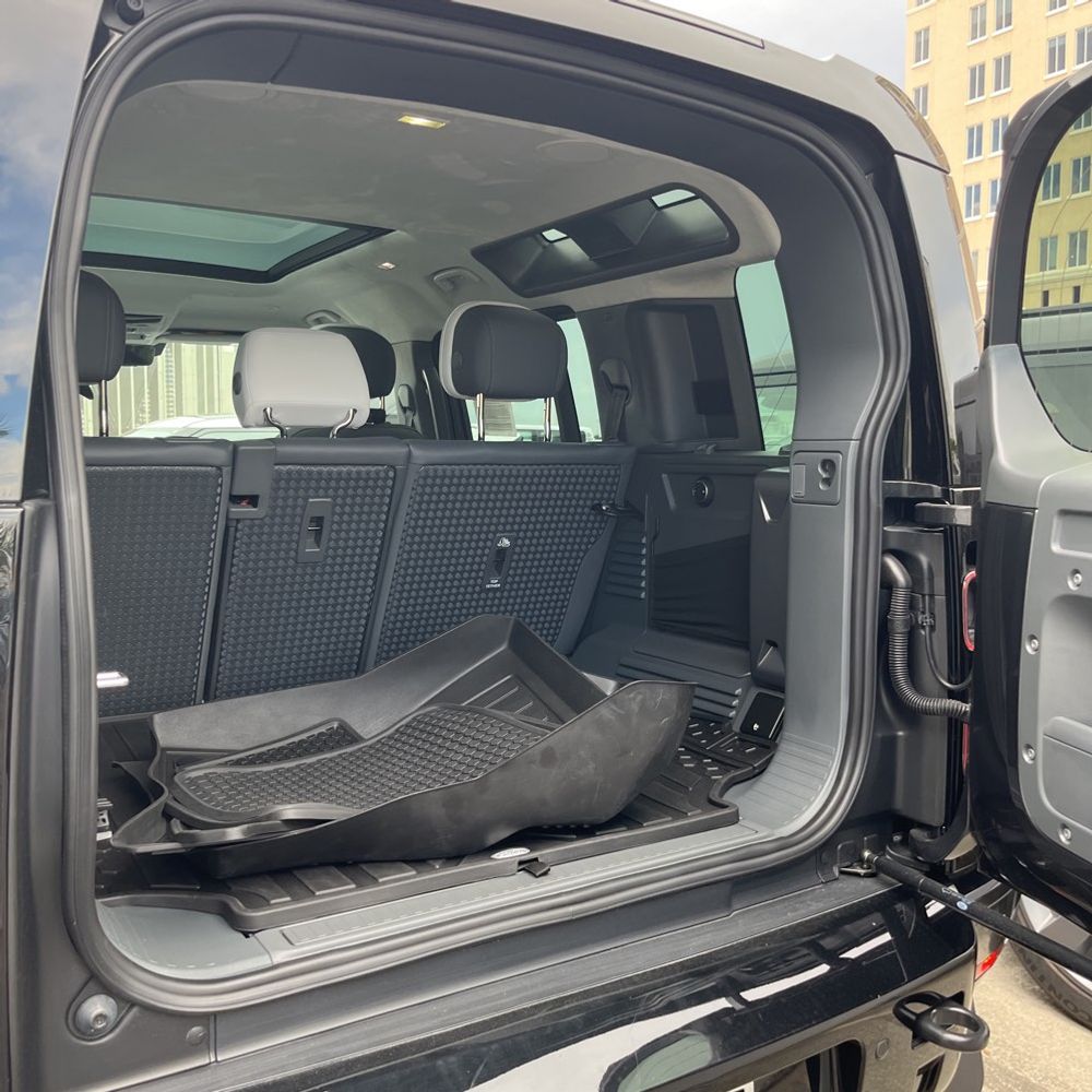 2025 Land Rover Defender 110 V8 P525