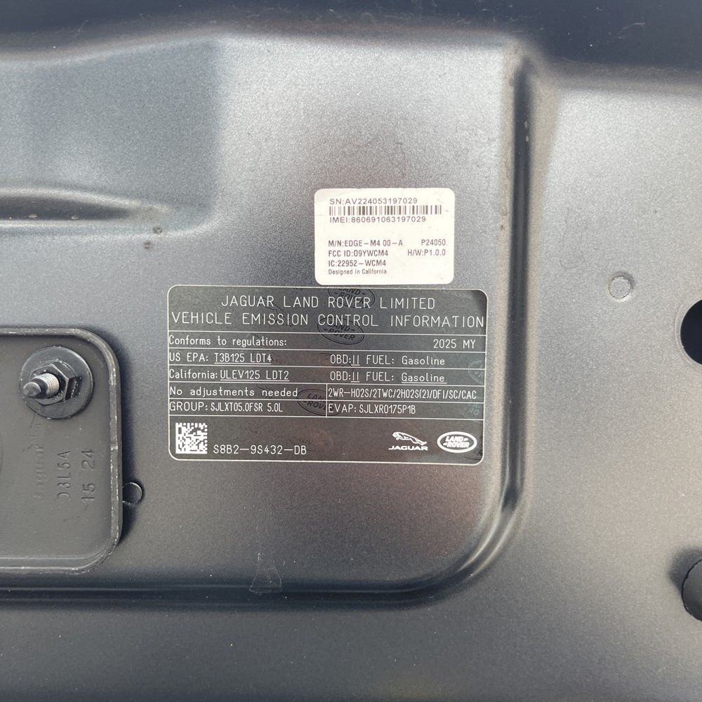 2025 Land Rover Defender 110 V8 P525
