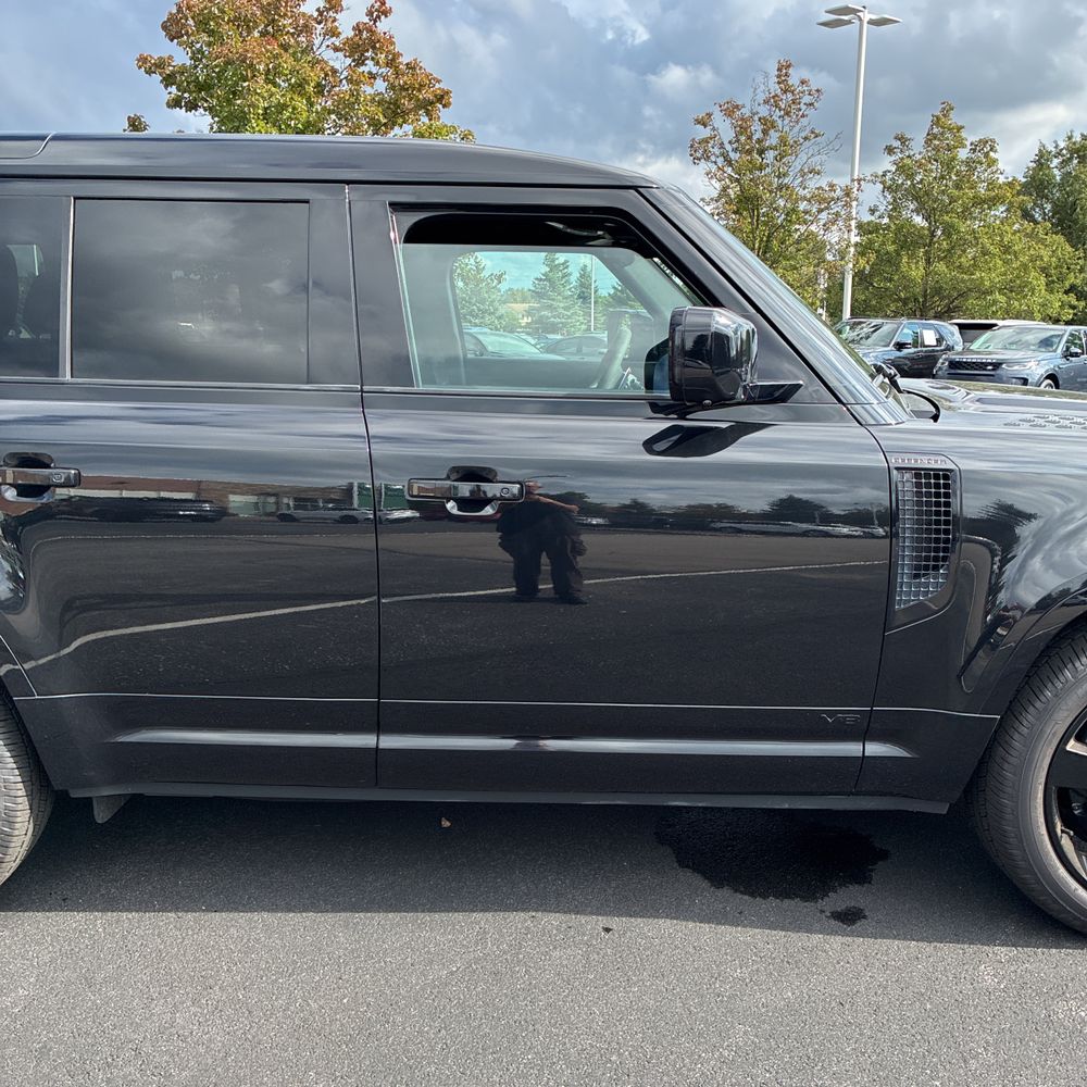 2023 Land Rover Defender 110 V8