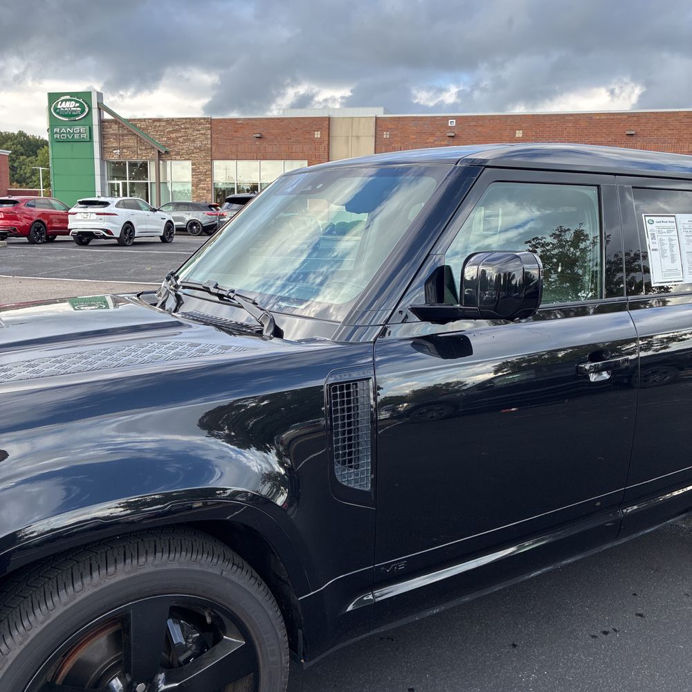 2023 Land Rover Defender 110 V8
