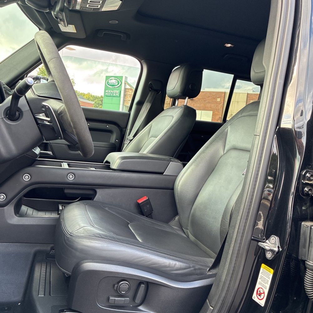 2023 Land Rover Defender 110 V8