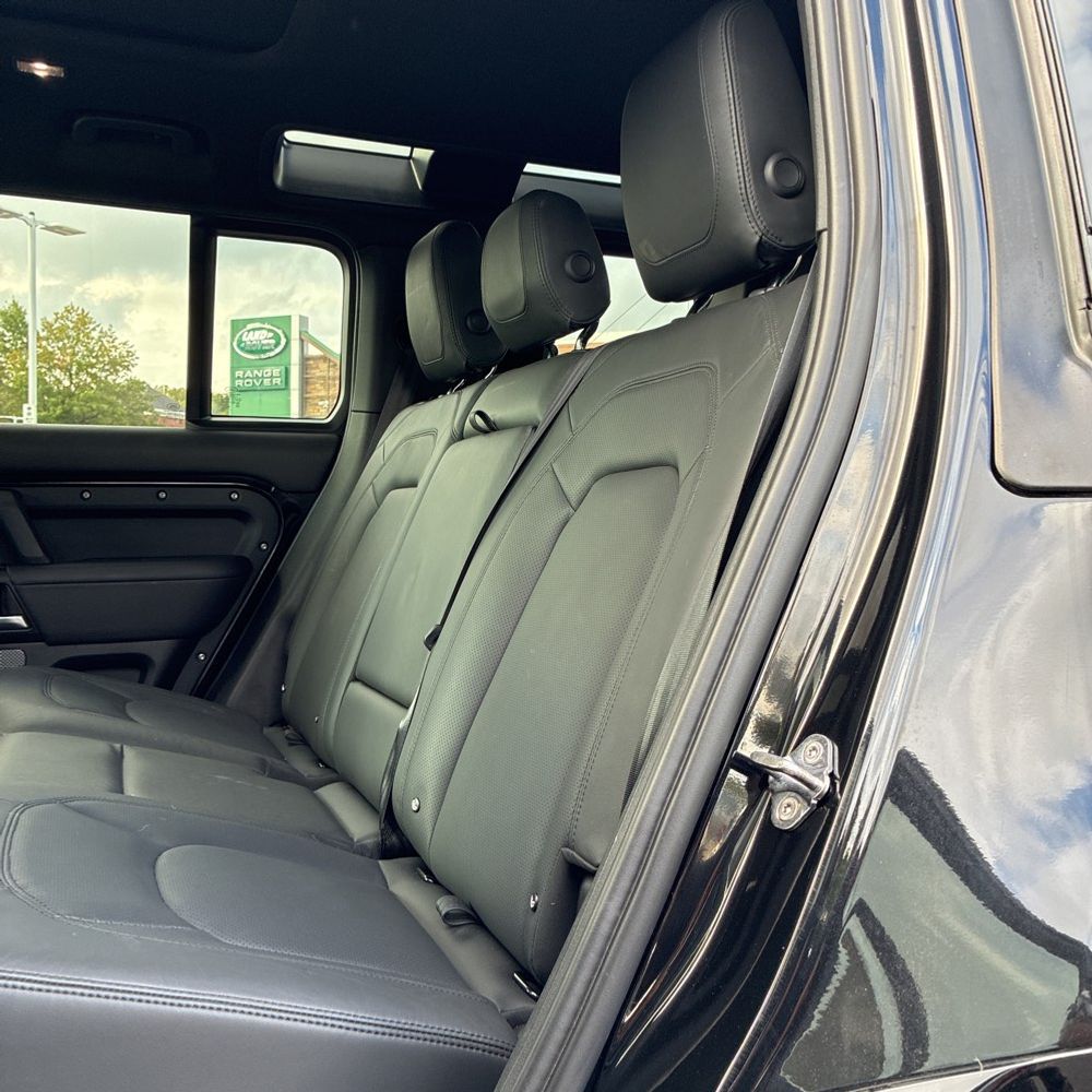 2023 Land Rover Defender 110 V8