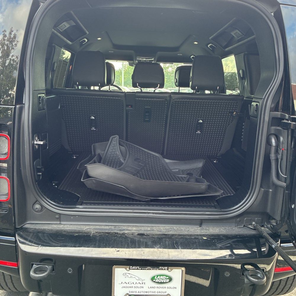 2023 Land Rover Defender 110 V8