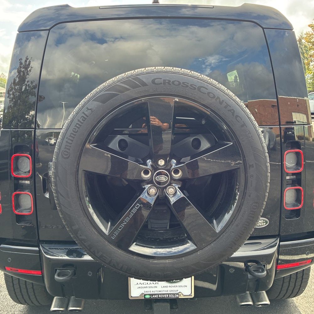 2023 Land Rover Defender 110 V8