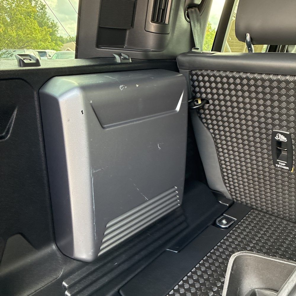 2023 Land Rover Defender 110 V8