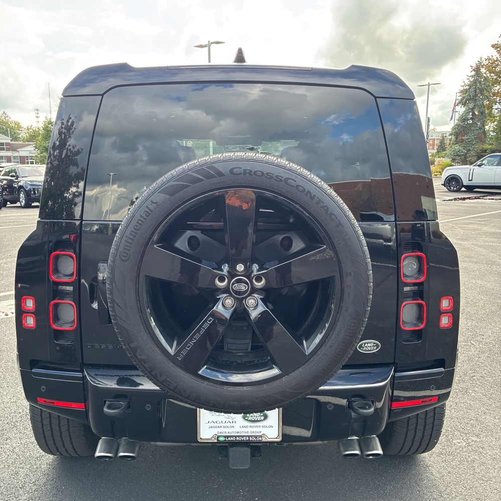 2023 Land Rover Defender 110 V8