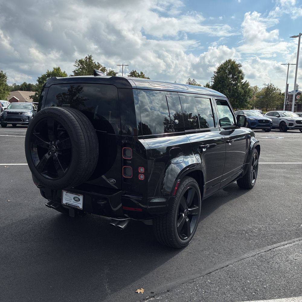 2023 Land Rover Defender 110 V8